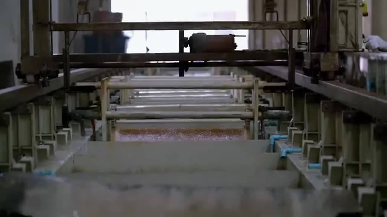 镀锌生产线全流程:脱脂 → 酸洗 → 活化 → 电镀 → 钝化 → 封闭 → 除氢